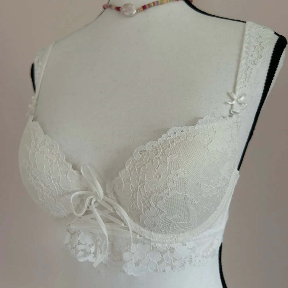 NEW Seamless White Lace Sculpting Bra - Picture 6 of 10